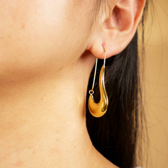 Gold Drop Earrings – Elegant and Curved Sculptural Design