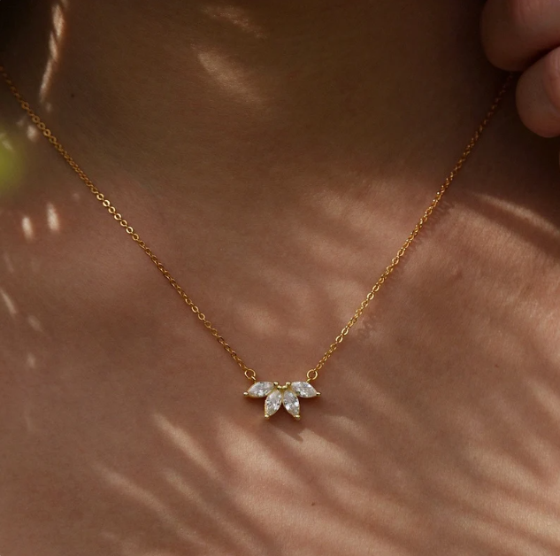 Elegant Gold Crystal Pendant Necklace