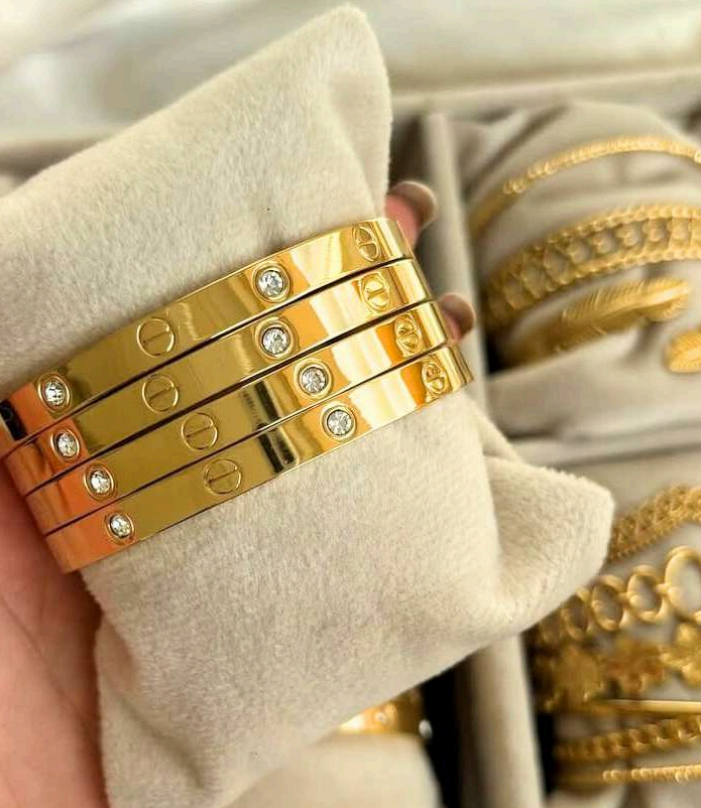 Gold Bangle with Diamond Details - Sleek Design with Elegant Accents