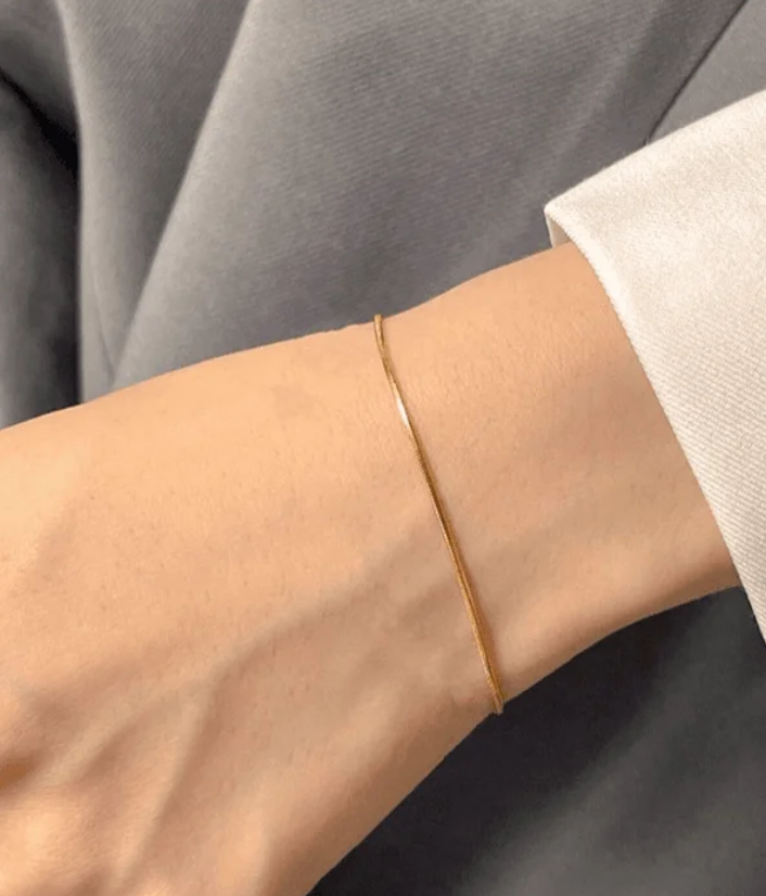 Minimalist Gold Bangle Bracelet | Anti-Tarnish Stainless Steel | Waterproof Dainty Jewelry for Everyday Wear