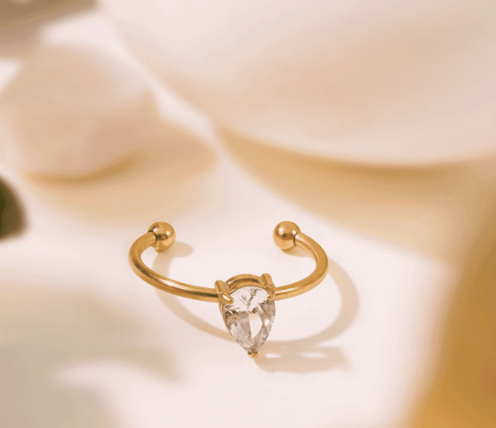 Gold Cuff Ring with Pear-Shaped Crystal (White) – Elegant and Modern Design (Adjustable Size)