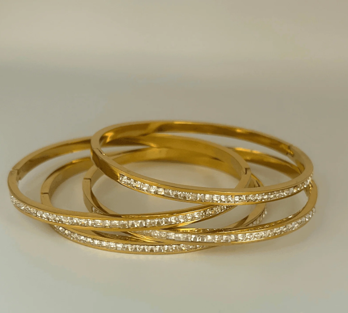 Elegant Gold-Plated Crystal Bangle Bracelet – Minimalist Luxury