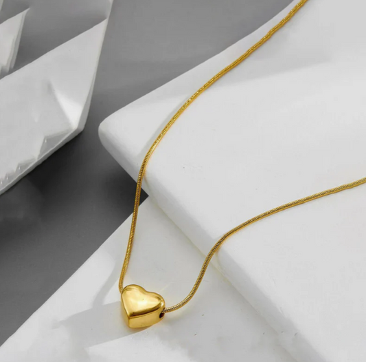 Minimalist Gold Heart Pendant Necklace – Dainty Everyday Jewelry