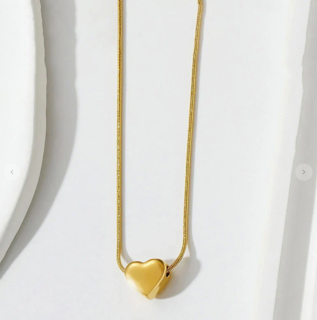Minimalist Gold Heart Pendant Necklace – Dainty Everyday Jewelry