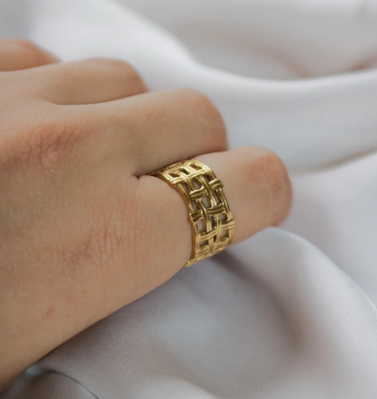 Elegant Woven Grid Adjustable Gold-Plated Ring – Open Band Statement Jewelry
