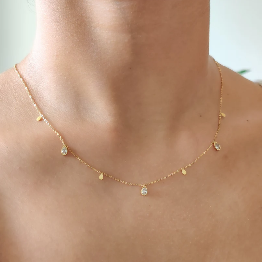 Gold Necklace with Crystal Drop Pendants – Elegant and Delicate Design