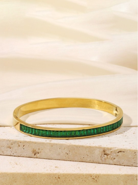 Elegant Gold and Emerald Green Stone Bangle
