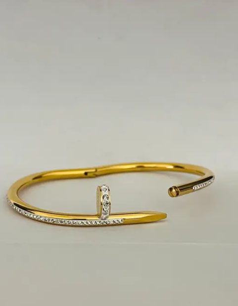 Elegant Gold Plated Bracelet with Diamond Accent - Sleek & Stylish Jewelry