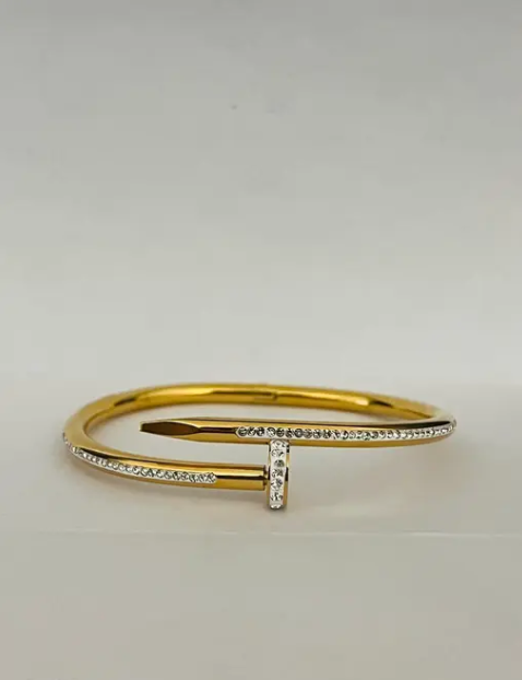Elegant Gold Plated Bracelet with Diamond Accent - Sleek & Stylish Jewelry