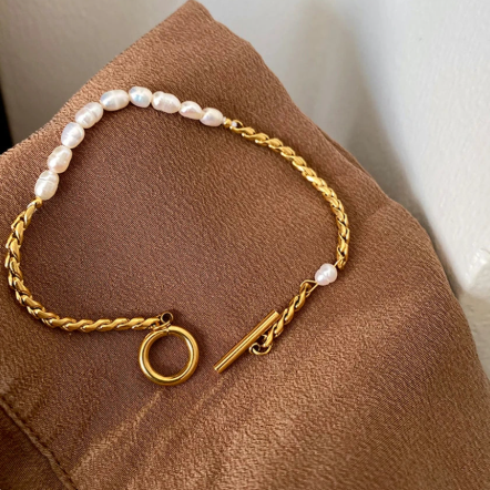 Gold and Pearl Bracelet with T-Bar Clasp – Elegant and Minimalist Design