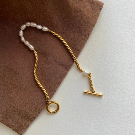 Gold and Pearl Bracelet with T-Bar Clasp – Elegant and Minimalist Design