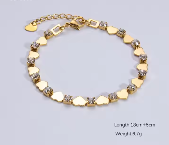 Gold Heart Bracelet with Crystal Accents – Elegant & Romantic Design