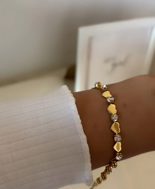 Gold Heart Bracelet with Crystal Accents – Elegant & Romantic Design