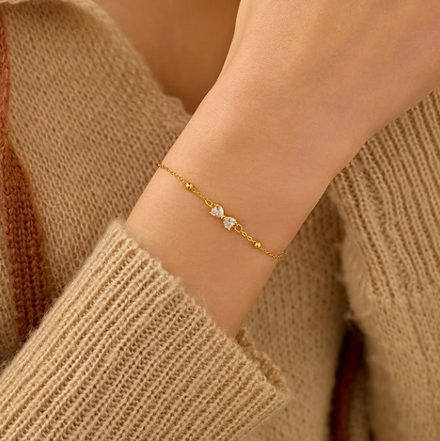 Gold Bracelet with Crystal Accents – Elegant and Chic Design