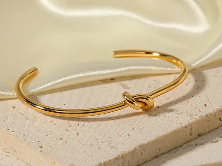 Minimalist Gold Knot Bracelet - Elegant & Simple Design
