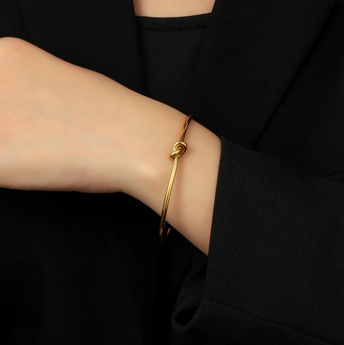 Minimalist Gold Knot Bracelet - Elegant & Simple Design