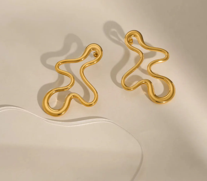 Anti-Tarnish Abstract Gold Statement Earrings – Modern Fluid Design