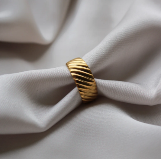 Modern Twist Adjustable Gold Stainless Steel Ring