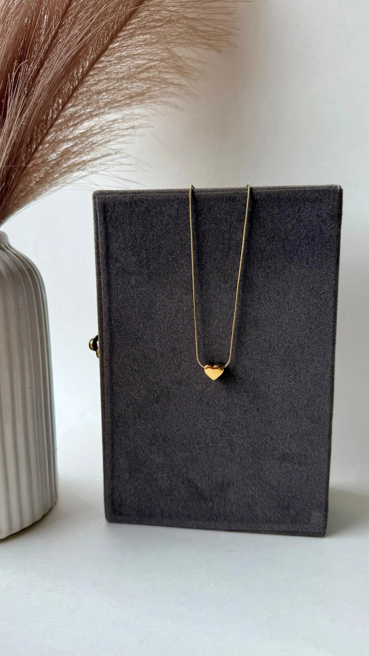 Minimalist Gold Heart Pendant Necklace – Dainty Everyday Jewelry