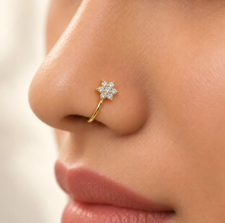 Gold flower nose pin